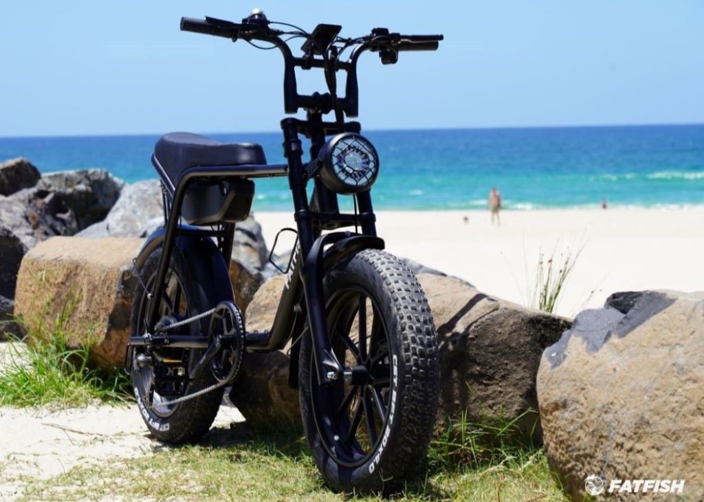 Fatfish_e-bike_on_beach_with_logo_Mobile.jpg